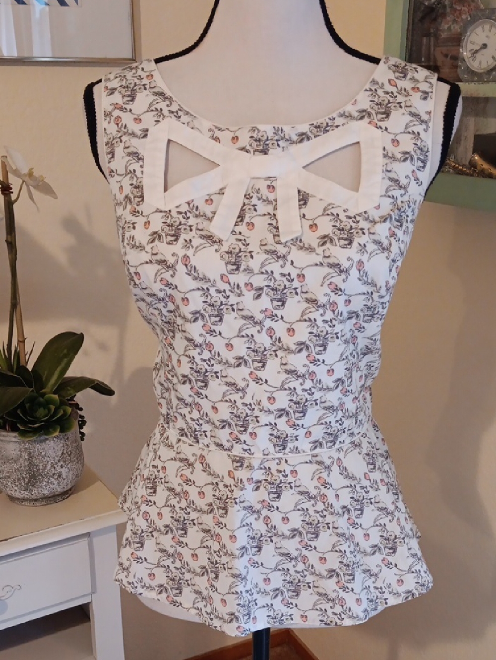 LC Lauren Conrad Peplum Top. Garden Girl. Cottagecore.